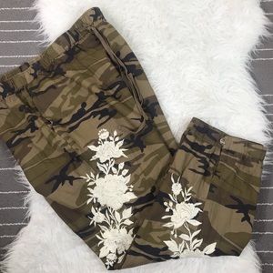 Johnny Was embroidered camp joggers
